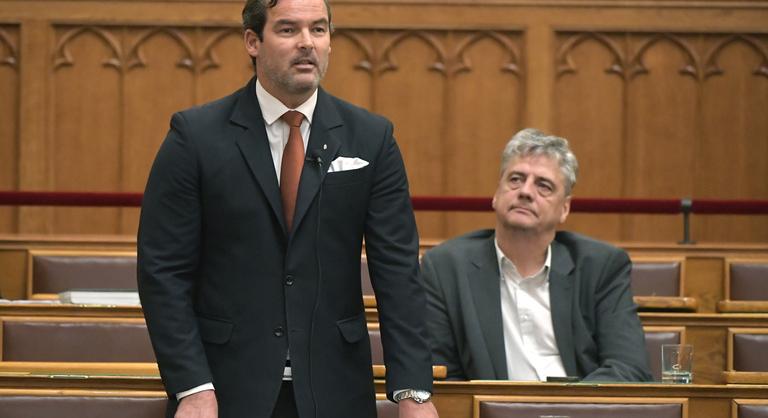 Eldőlt, munkanap lesz-e december 24.