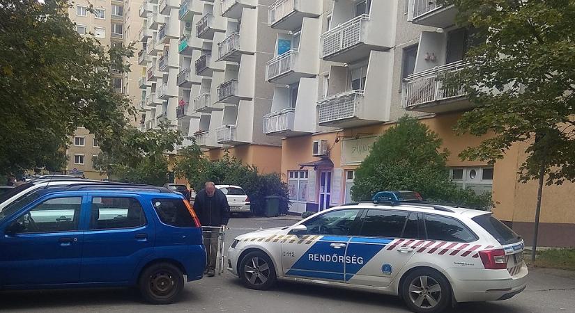 „A betegsége bánthatta őt nagyon” – kivetette magát 4. emeleti lakásának ablakából a 90 éves Erzsike néni, azonnal szörnyethalt