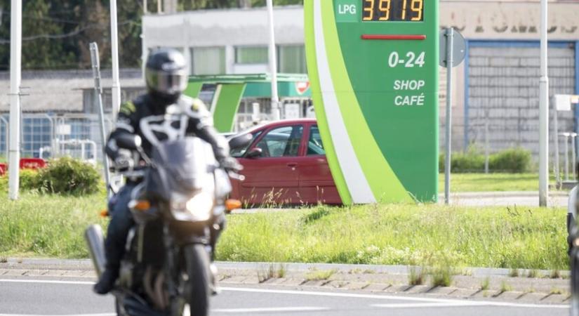 Mennyiért tankolunk a következő hónapokban? - Újra 600 forint alatt a benzin ára
