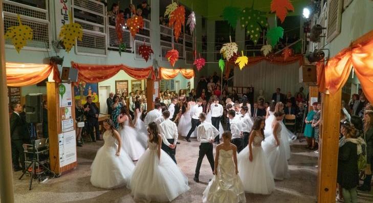 Alapítványi bál a Kodályban 