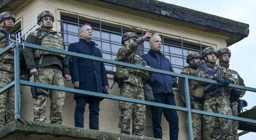 “Vármegyei főispán” és honvédelmi miniszter bohóckodott Hajdúhadházon