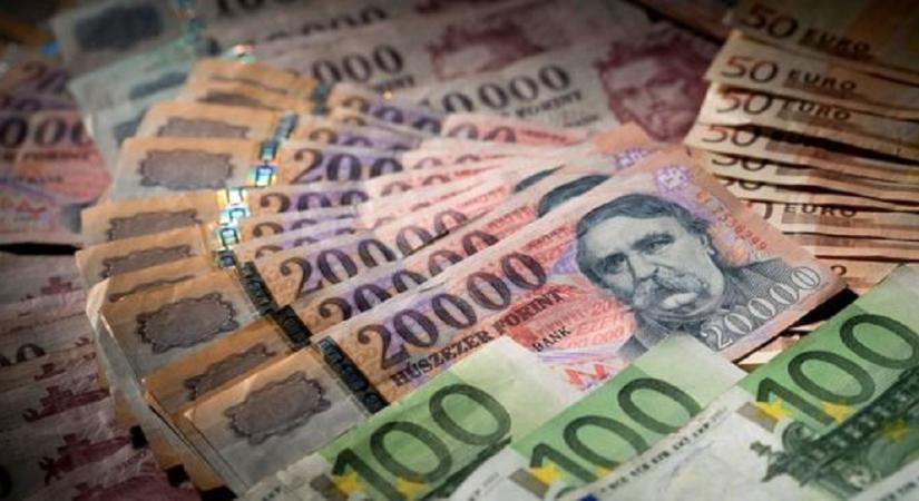 Váltakozó harcot folytat a forint a devizapiacon