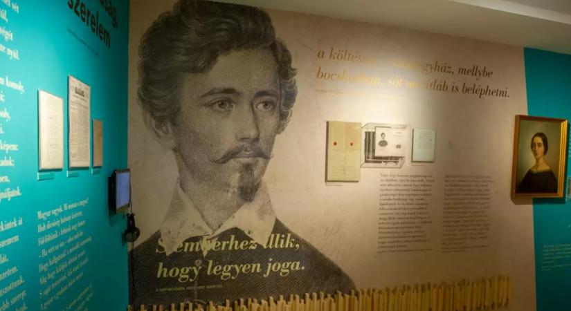 Gombokról és Petőfiről szóló tárlatok lettek az év kiállításai