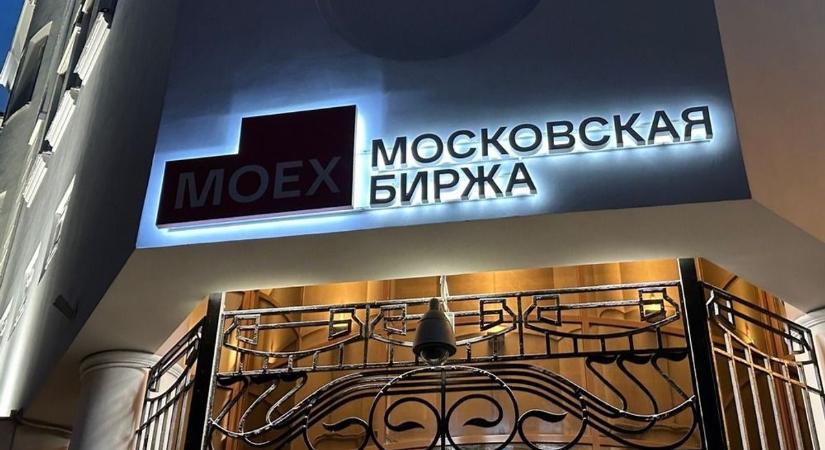 Hazajár a tőzsdére az orosz lakosság, mindent megvesznek, ami csak szembejön