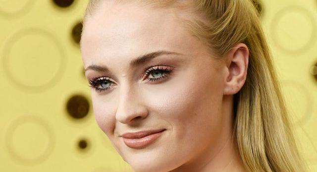 Sophie Turner ezúttal Dakota Johnsonnal tartott csajos estét - fotók!