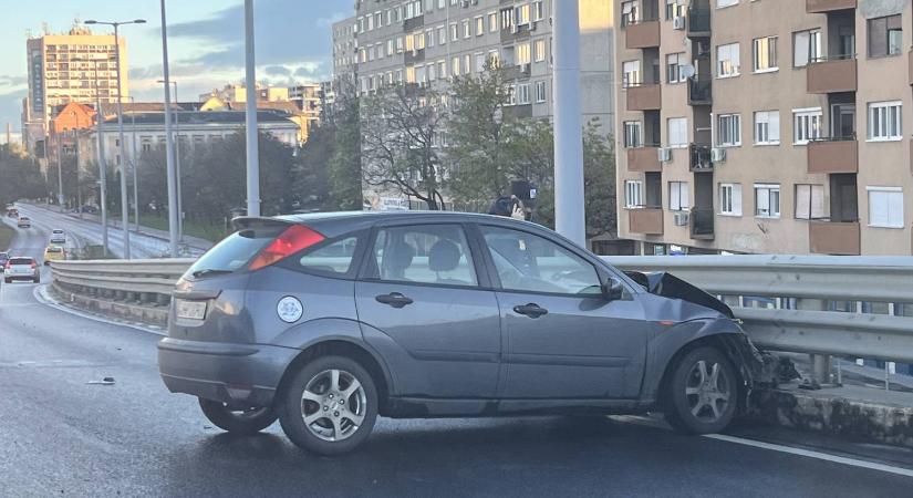 Baleset történt az Árpád híd budai lehajtójánál