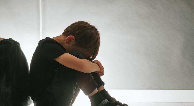 Elszabadult a pokol! Gázpisztollyal fenyegettek kisgyerekeket egy budapesti iskolában