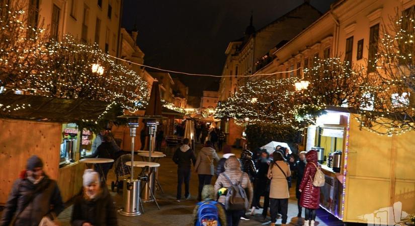 Itt vannak az adventi programok Győrből: idén lesz korcsolyapálya a Dunakapu téren