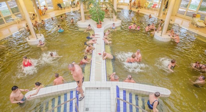 Fürdőfejlesztésre nyertek forrást Hajdú-Biharban