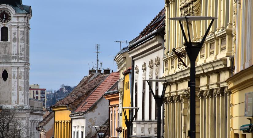 Reggel, kora délelőtt még előfordulhatnak párás, ködös tájak