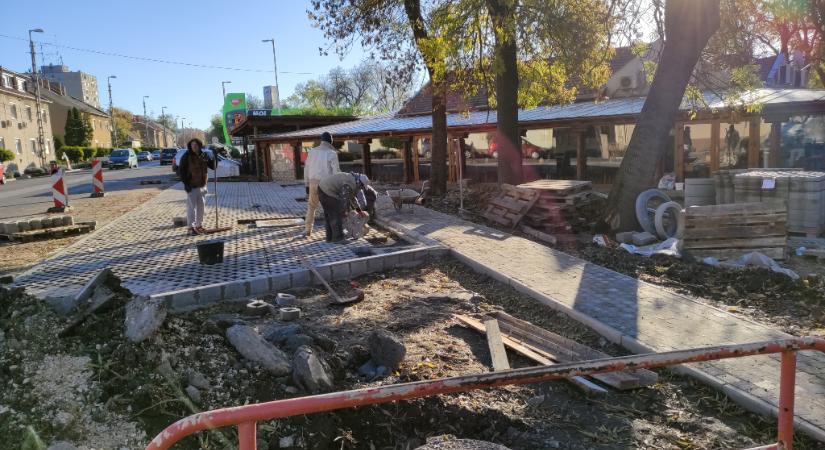Parkoló lesz a Zátony melletti árok felett