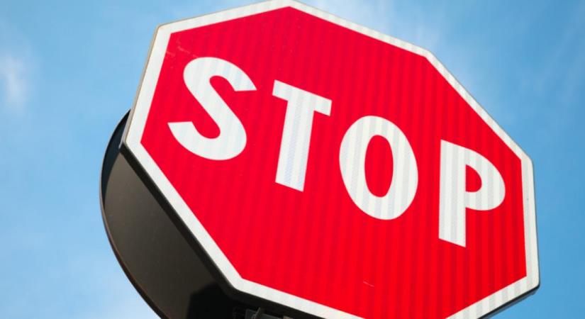 Tudtad? Párizsban egyetlen STOP tábla sem található – Ez az oka
