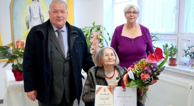 A szépkorúakat köszöntötték Mezőkövesden