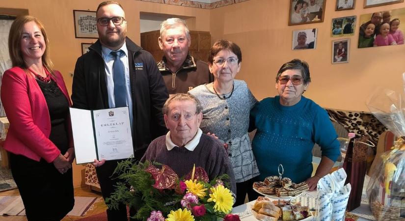 A falu legidősebb lakóját köszöntötték Alapon