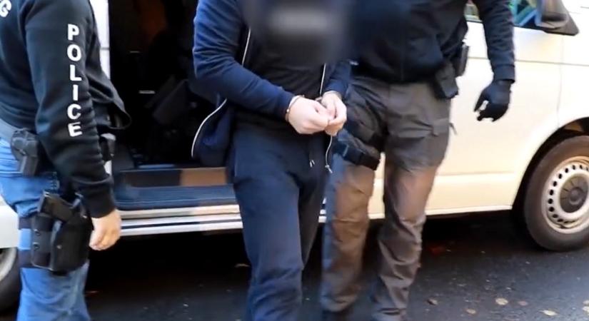Internetes csalókra csaptak le a baranyai rendőrök