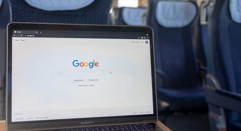 Hamarosan megérkezik az új, mesterséges intelligenciával feltúrbózott Google