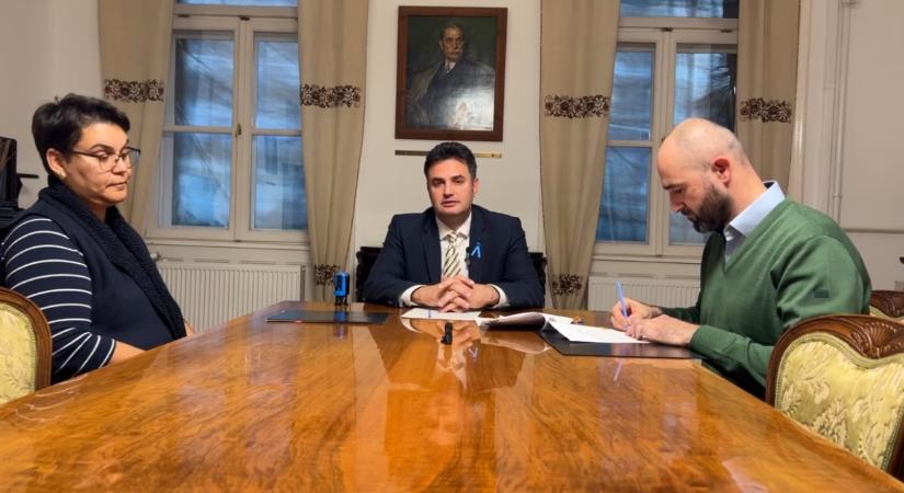 Újabb civileket támogatott a város