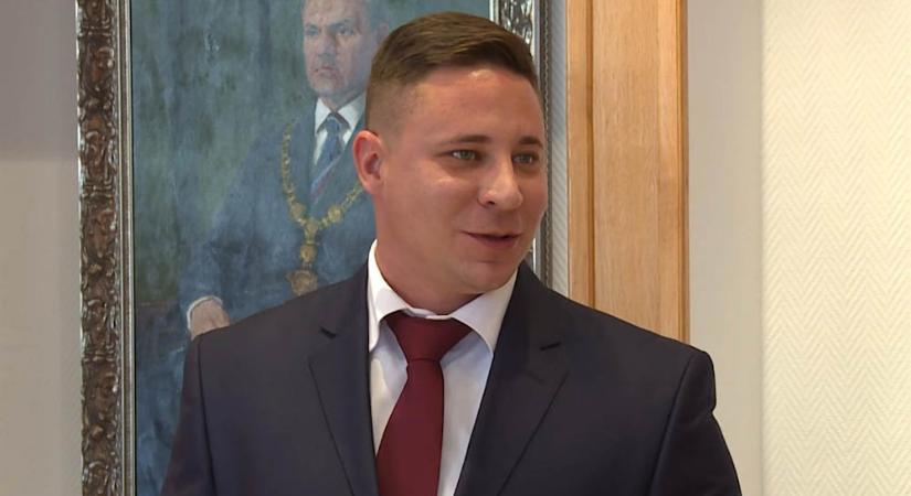 „Köszönettel tudomásul veszem a döntést” – kiengedték a börtönből Schadl Györgyöt, aki megígérte, hogy nem szökik meg