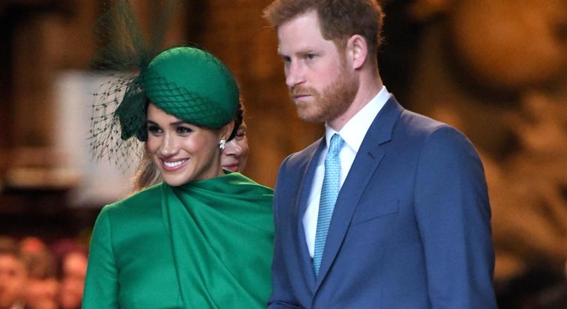 Meghan Markle egyedül vonult a vörös szőnyegen: a nyilvánosság elé állt a hercegné