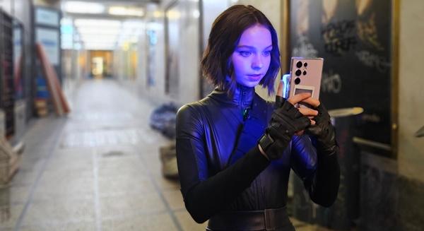 Emma Myers-szel kampányol a Samsung