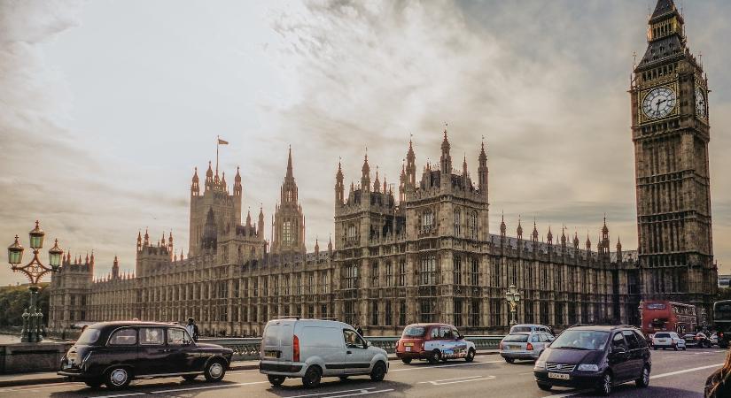 „Kifelé!” – pórul járt egy londoni taxi antiszemita utasa