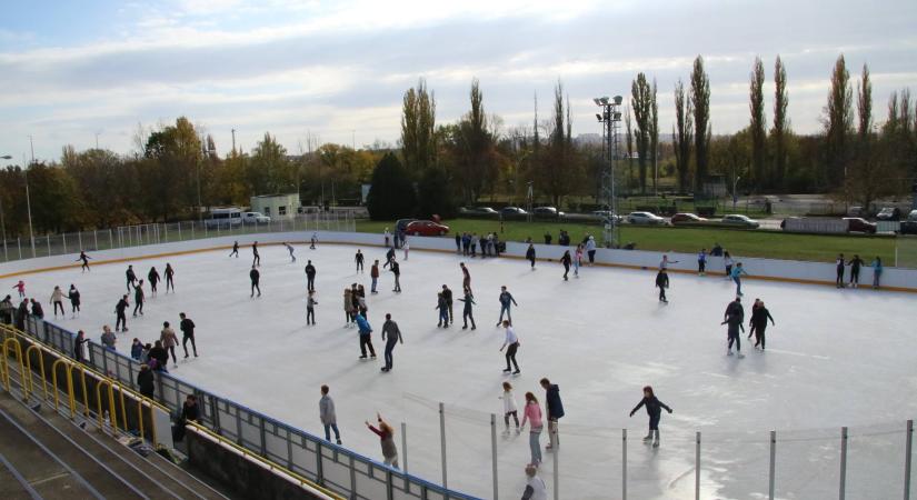 FINALLY, on ice! On 18 November the ice rink opens in Pécs!