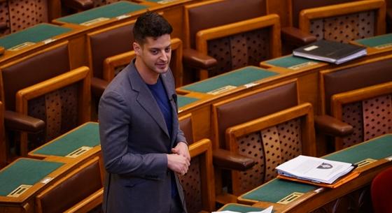 Kövér László letiltotta Ungár Péterék LMBTQ-akkugyáras fotókiállítását a képviselői irodaházban