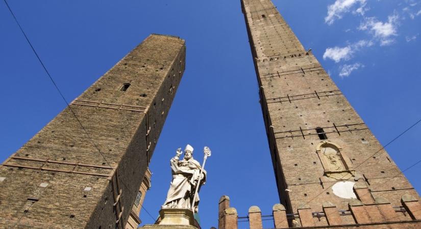 Összeomlás fenyegeti Bologna híres tornyát