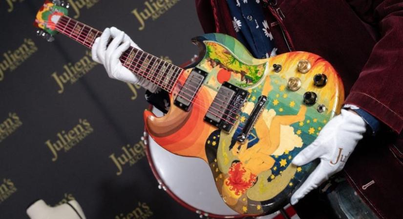 Eric Clapton gitárja több mint egymillió dollárért cserélt gazdát