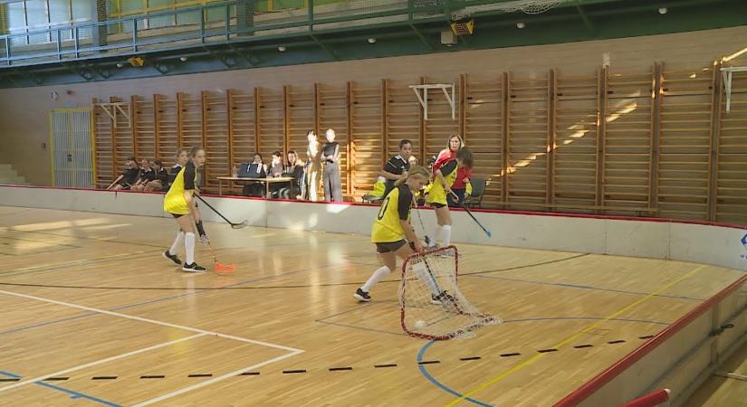 Megyei floorball diákolimpiai versenyek az ESZI sportcsarnokban