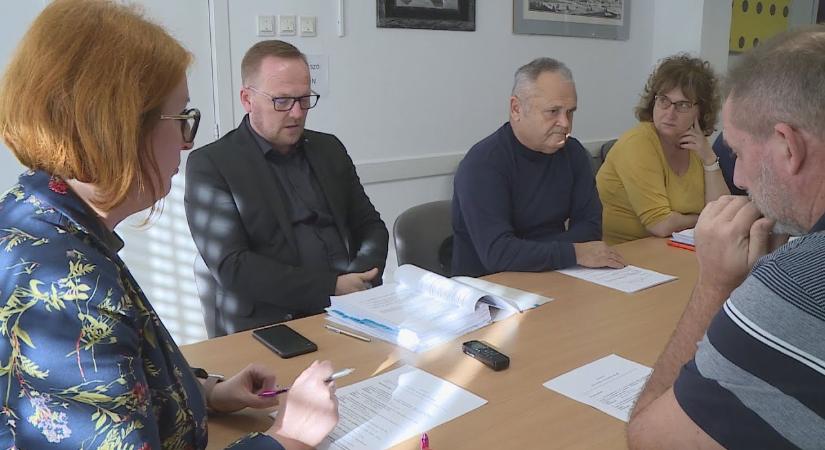 Adócsökkentés is szerepelt a napirendi pontok között