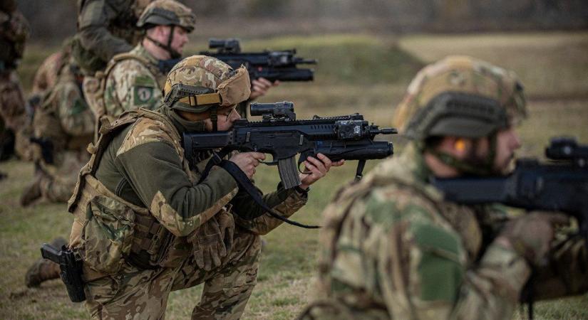 Közös lőgyakorlatot tartottak a magyar és az olasz katonák Hajdúhadházon (videó)