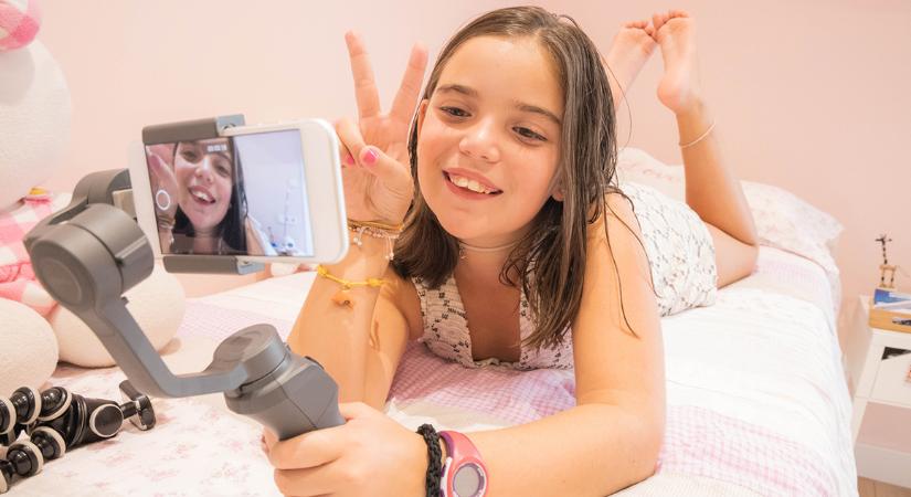 Amit a kamasz gyerekednek a szelfizésről tudnia kell