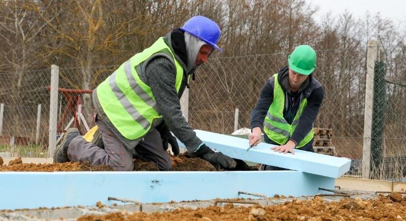 LIGA: milliók életére lesz hatással a minimálbér emelése - a GYED és táppénz is ehhez van kötve