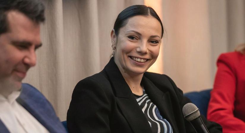 Lesz-e Kozák Lucának zoknija Párizsban?