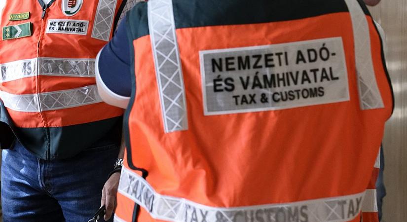Hatalmas fogás a NAV-nál – Lebukott az adócsaló banda