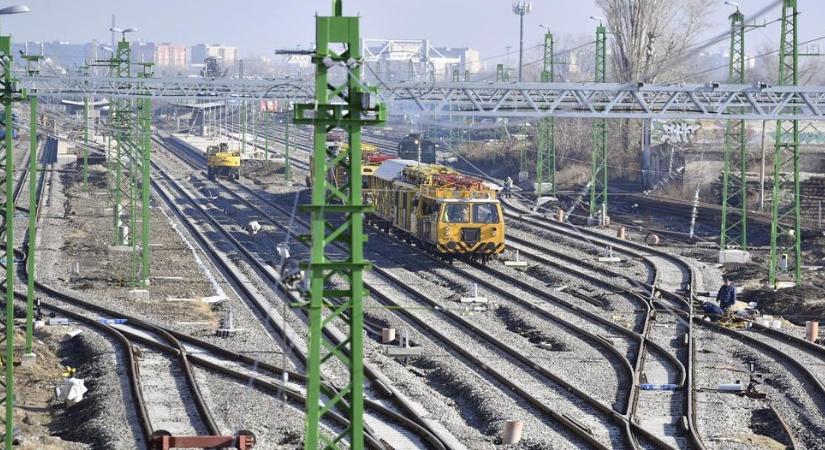 Kezdődik a győri vasúti fővonal újabb szakaszának felújítása, így változik a vonatok közlekedése