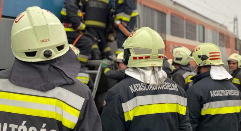 Aggasztó hírek érkeztek a vonatbalesetben életveszélyesen megsérült mozdonyvezetőtől: megszólalt a kórház