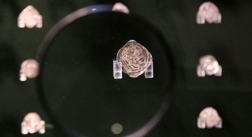 Relikvia: éremkincs bukkant elő a 13. század első feléből Tatabányán