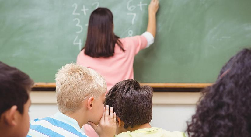 Megalázták az osztályfőnöküket, kártérítésre ítélték a diákok szüleit