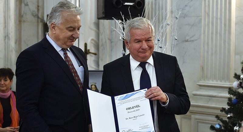 Rendelettel lépett át a kormány a szegedi önkormányzaton, hogy az egyház kivághasson egy erdőt a püspök stadionja mellett