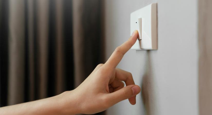 Különös biztonsági intézkedésre hívja fel az egyedülálló nők figyelmét egy énekesnő