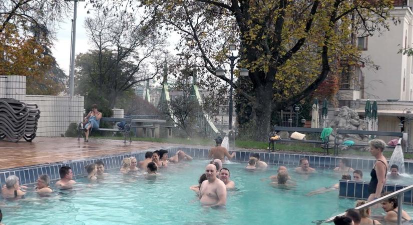 Több ezer budapesti élt a kedvezményes fürdőzési lehetőséggel