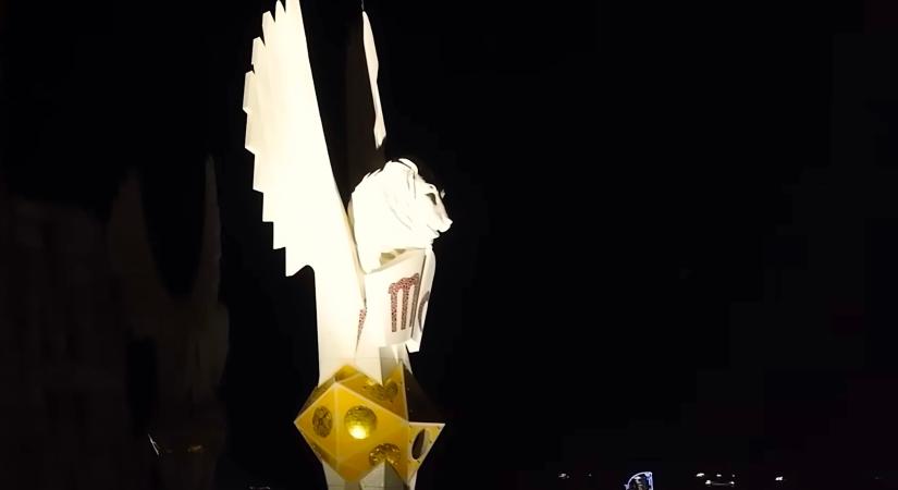 Fenséges látványt nyújtanak a Sagrada Família új, kivilágított tornyai