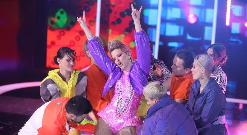 Élő adásban villantott kerek popsit a TV2 meseszép sztárja
