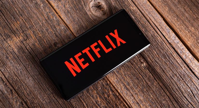 Teljesen kilátszott a Netflix műsorvezetőjének bugyija egy kínos pillanatban, de máshol is előszeretettel tette apró tangáját közszemlére: rengeteg videó készült