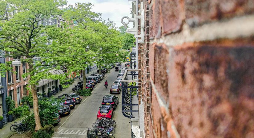 Miért olyanok a holland házak, mintha éppen készülnének összedőlni?