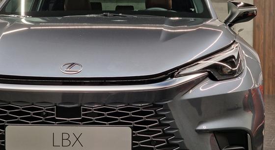 Drága apróság: Magyarországon az eddigi legkisebb Lexus, az új LBX