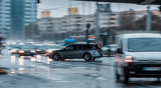 Nem elég csak a nappali menetfény – videóval figyelmeztet a rendőrség