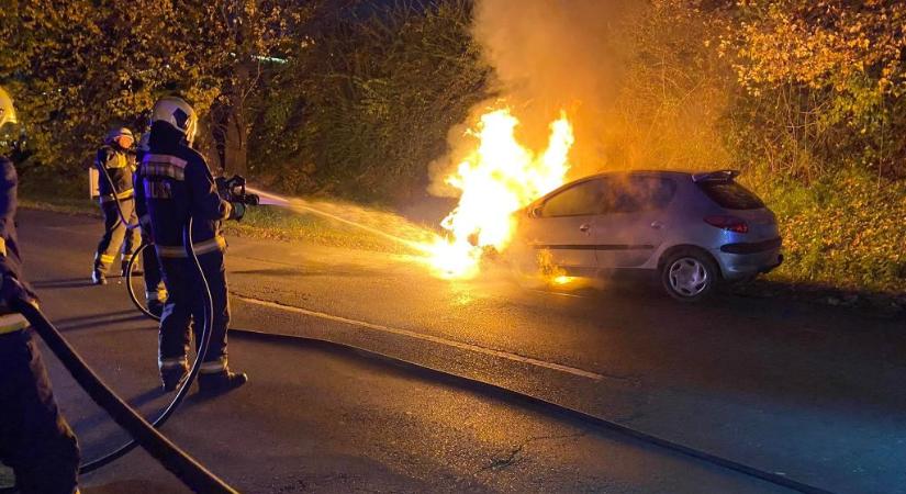 Kigyulladt egy autó Nagykanizsán